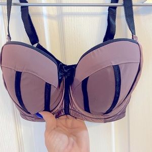 Bra, mauve color, underwire, sexy. Parfait size 32DDD. No tags but never worn.